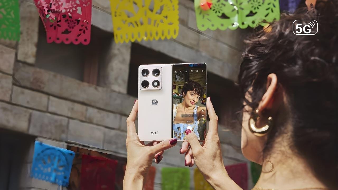 Motorola Razr Fold Debuts DXOMARK Awards Record 164 Score for Foldable Phone